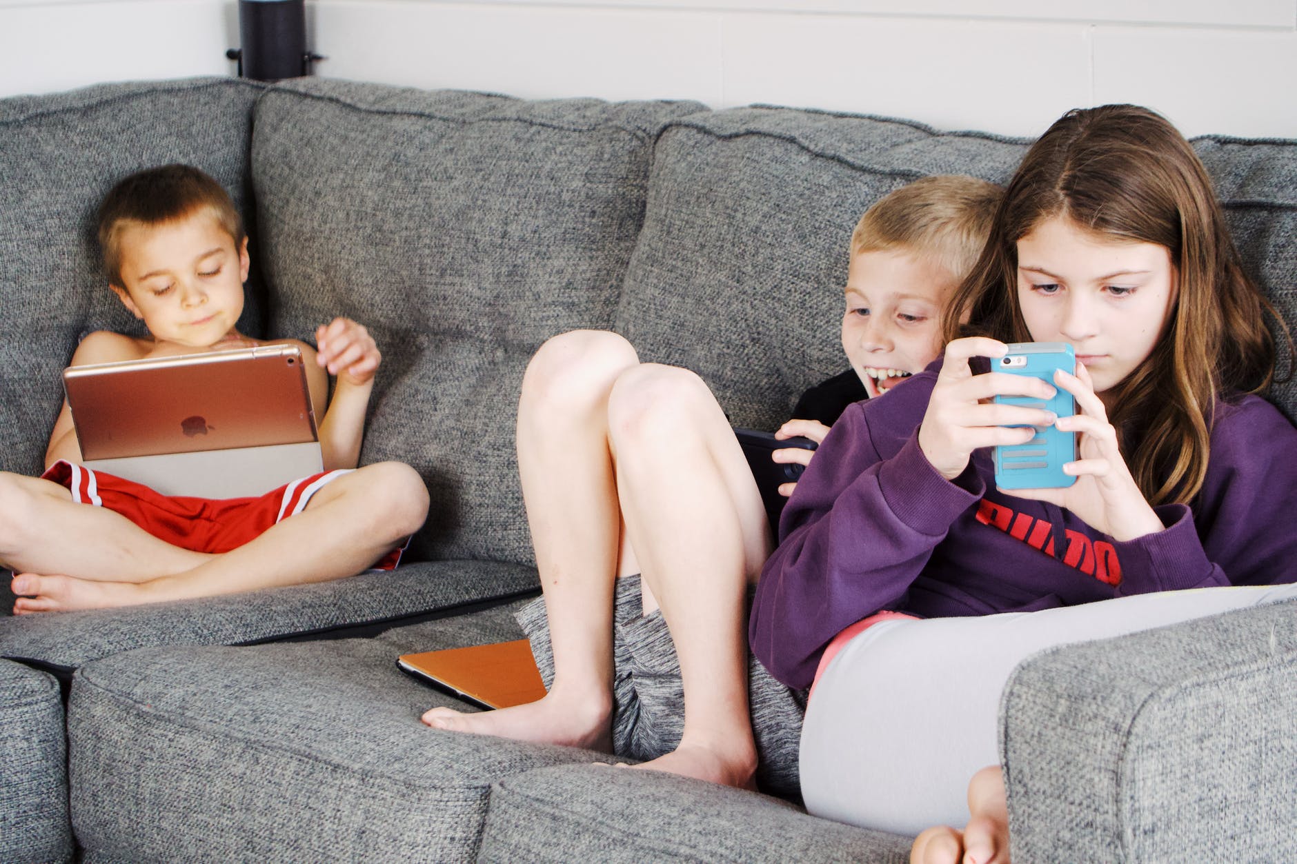 7 ways to break your child's mobile addiction