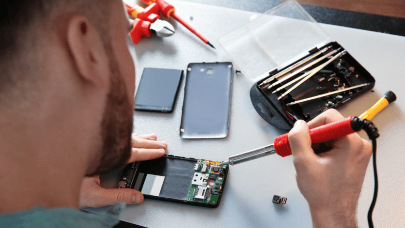 Join the best mobile repair course in Borivali for beginners. Learn Android and iPhone repairing with practical training at Virani Telecom.