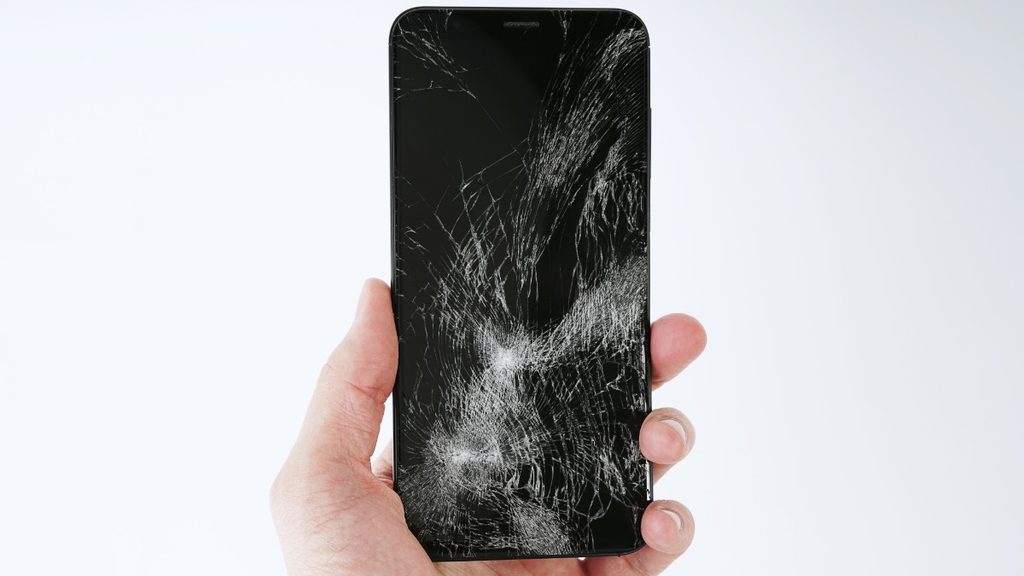 iPhone Screen Replacement in Borivali for Cracked Screen - Virani Telecom