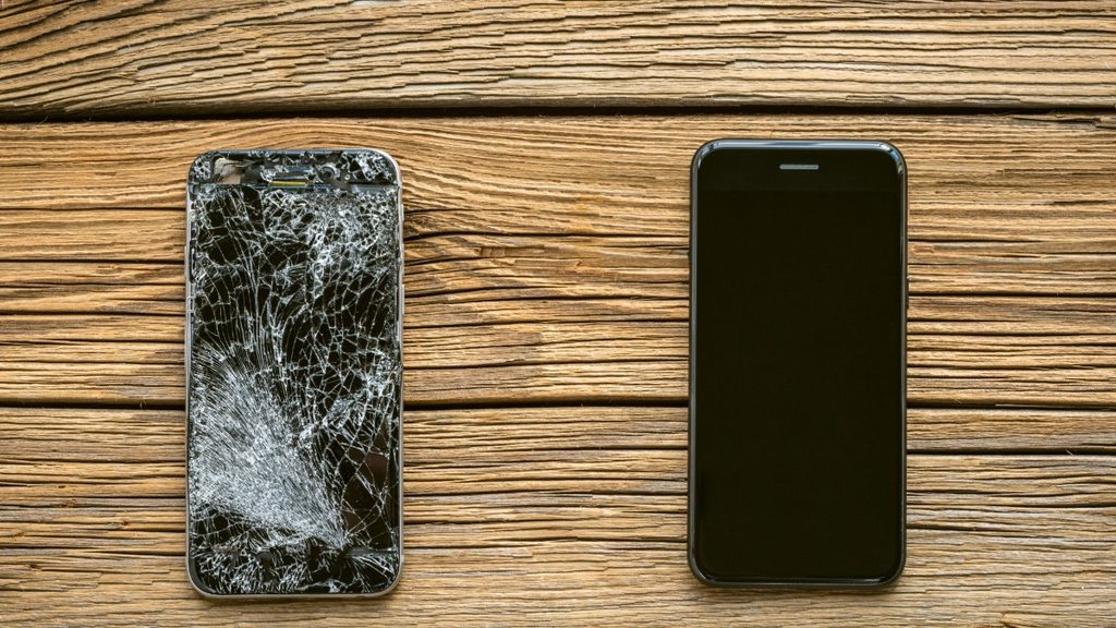 iPhone Screen Replacement in Borivali for Cracked Screen - Virani Telecom